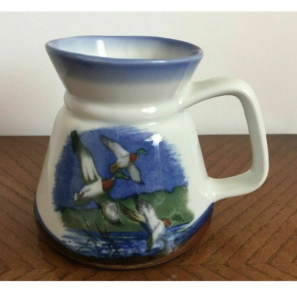 Flying Mallard Ducks Pitcher Jug Style Wide Rubber Base No Spill Coffee Mug - Picture 5 of 8